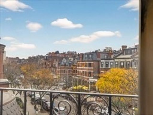 226 Newbury St 21, Boston, MA 02116