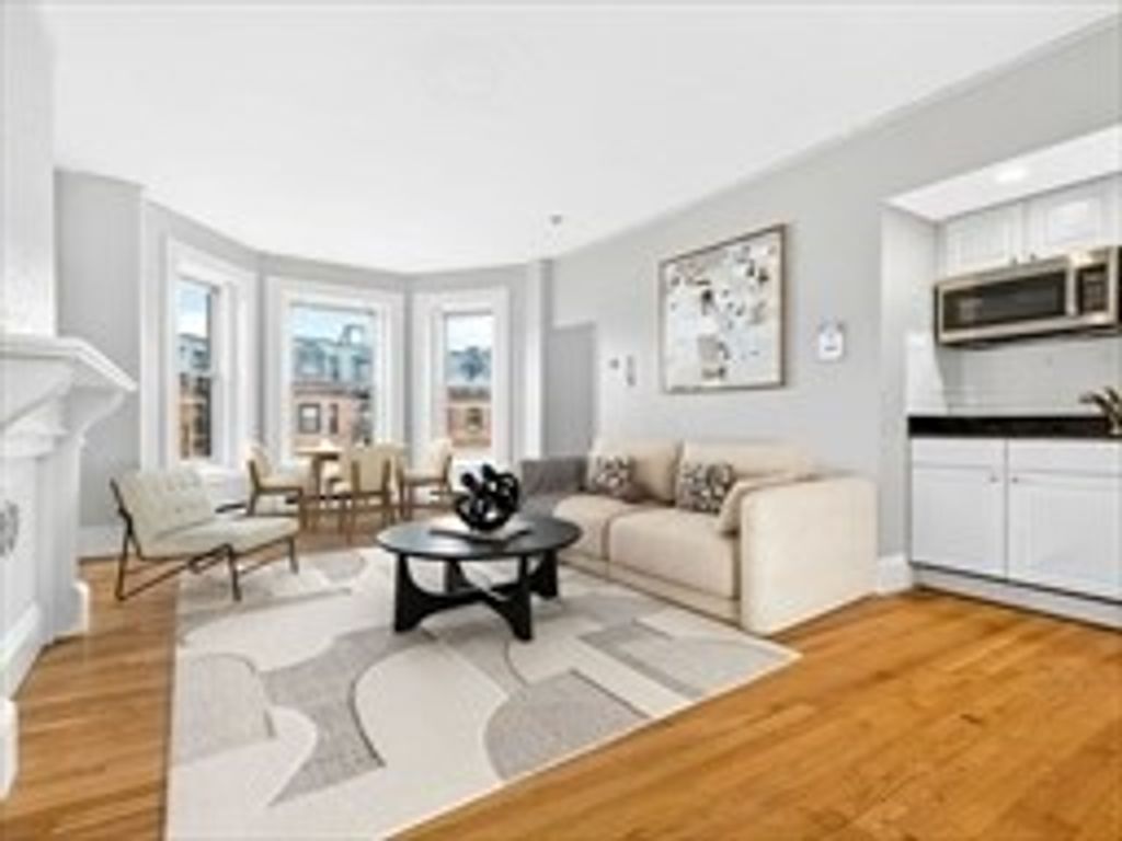 226 Newbury St 21, Boston, MA 02116