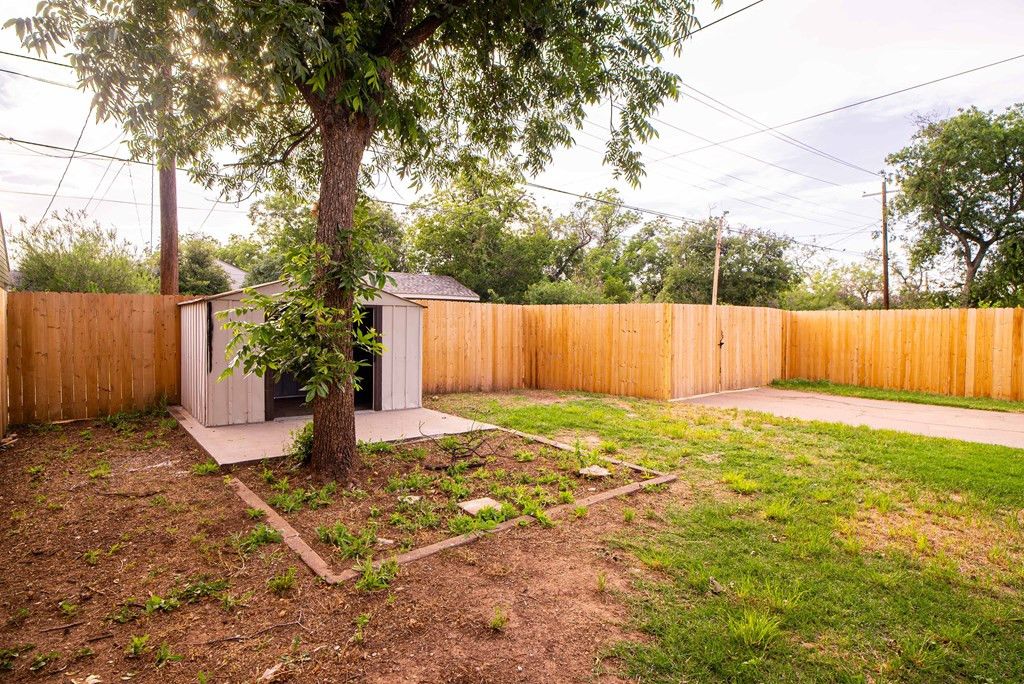 Image 31 of property listing at 1521 S Jackson Street, San Angelo, TX 76904
