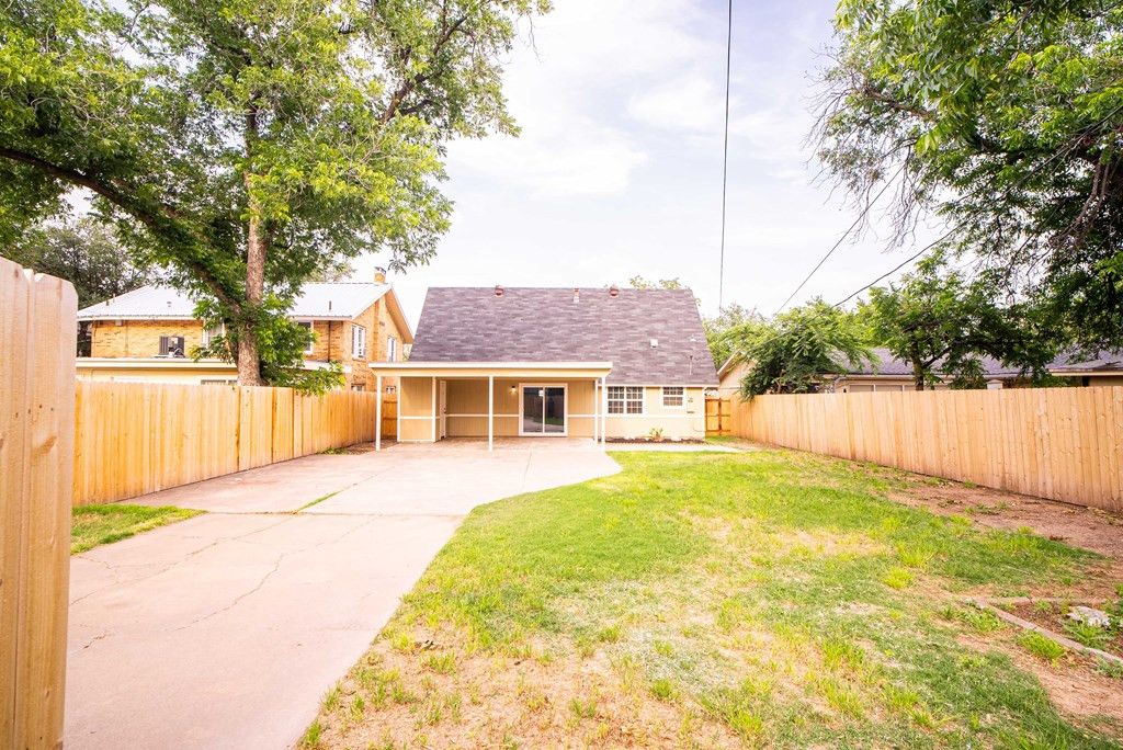 Image 33 of property listing at 1521 S Jackson Street, San Angelo, TX 76904