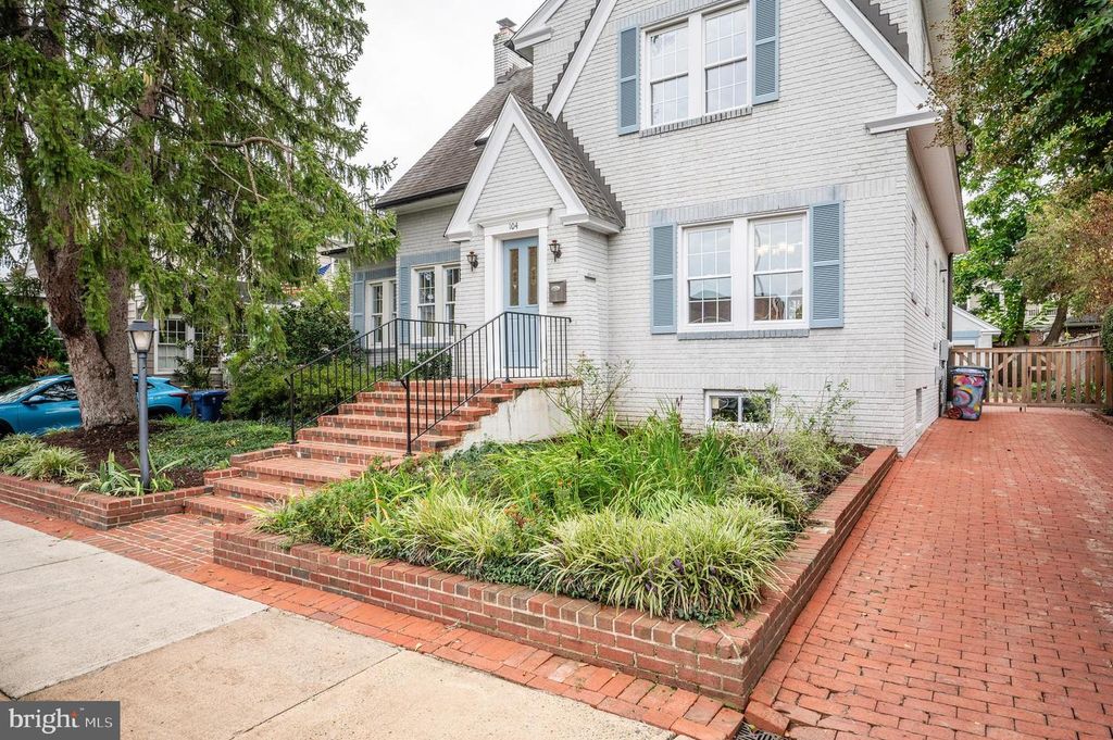 104 W MYRTLE ST, Alexandria, VA 22301