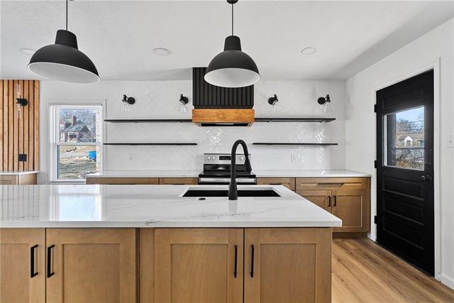 6531 Holmes Road, Kansas City, MO 64131