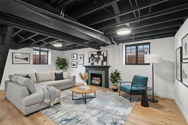 6531 Holmes Road, Kansas City, MO 64131