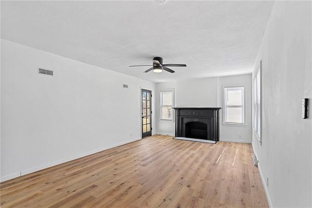 6531 Holmes Road, Kansas City, MO 64131