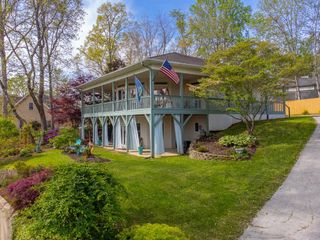218 Lakeshore Drive, Hayesville, NC 28904