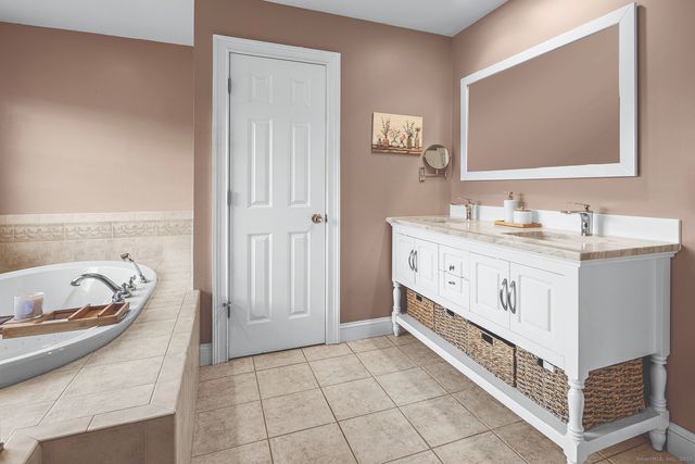 16 Marie Lane, Wallingford, CT 06492