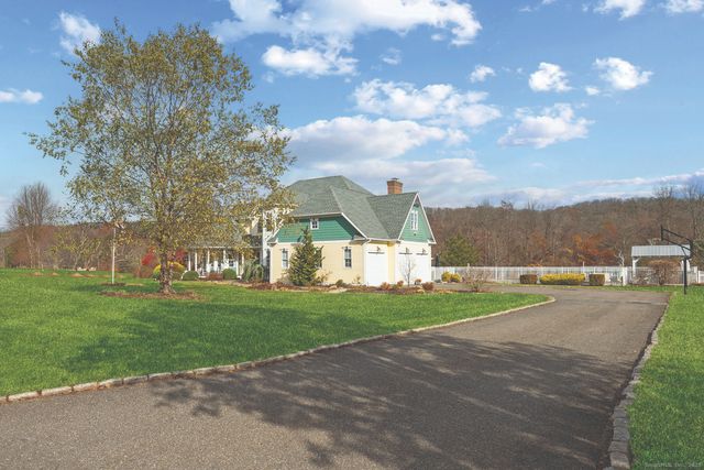 16 Marie Lane, Wallingford, CT 06492