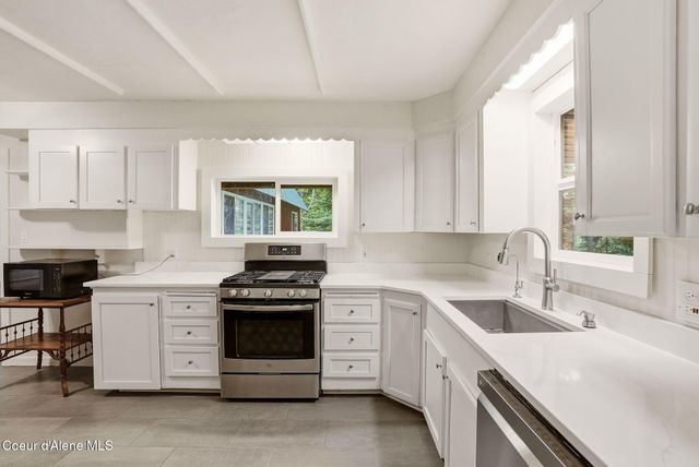 256 Poverty Ln, Spirit Lake, ID 83869