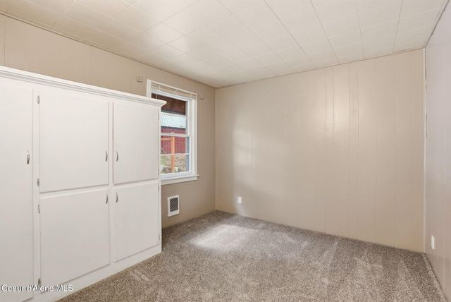256 Poverty Ln, Spirit Lake, ID 83869