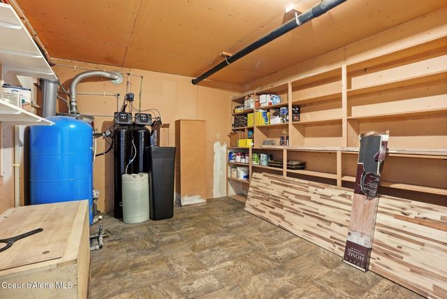 256 Poverty Ln, Spirit Lake, ID 83869