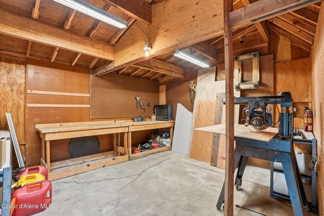256 Poverty Ln, Spirit Lake, ID 83869