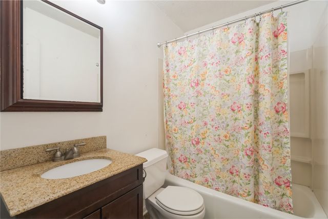 158 32nd St NW, Cedar Rapids, IA 52405