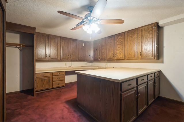 158 32nd St NW, Cedar Rapids, IA 52405