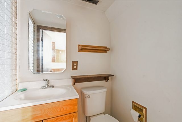 158 32nd St NW, Cedar Rapids, IA 52405