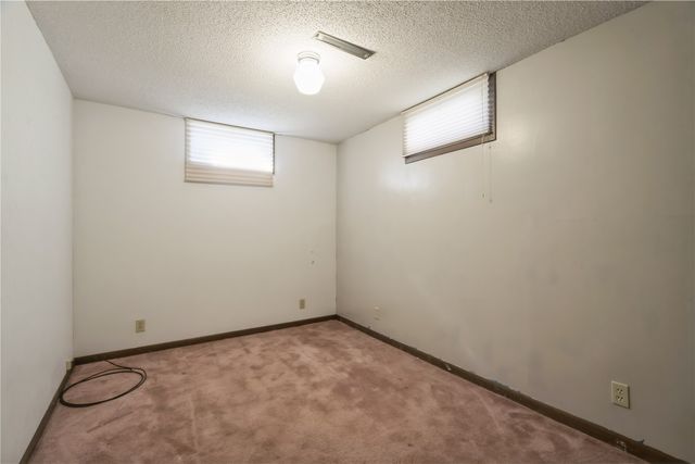 158 32nd St NW, Cedar Rapids, IA 52405