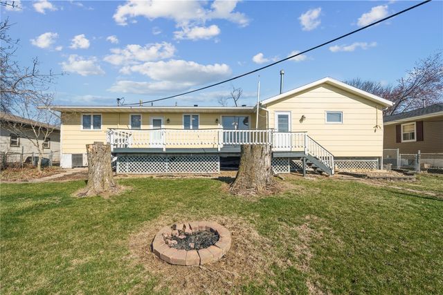 158 32nd St NW, Cedar Rapids, IA 52405