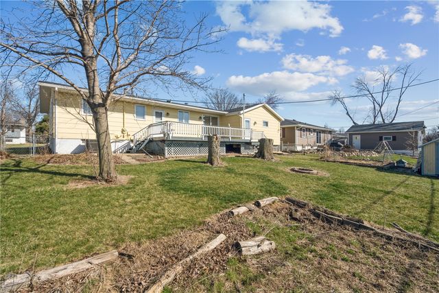 158 32nd St NW, Cedar Rapids, IA 52405