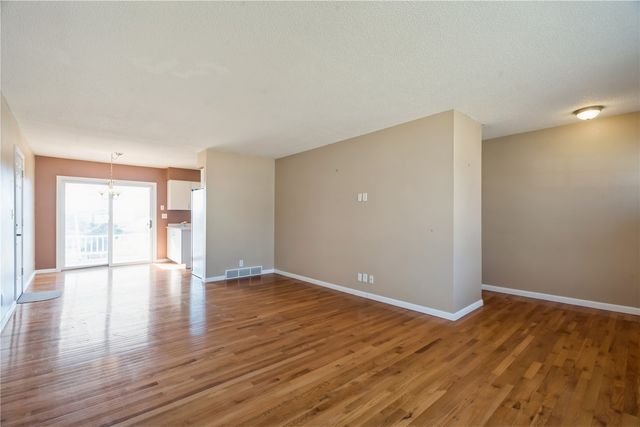 158 32nd St NW, Cedar Rapids, IA 52405