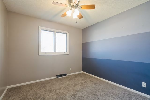 158 32nd St NW, Cedar Rapids, IA 52405