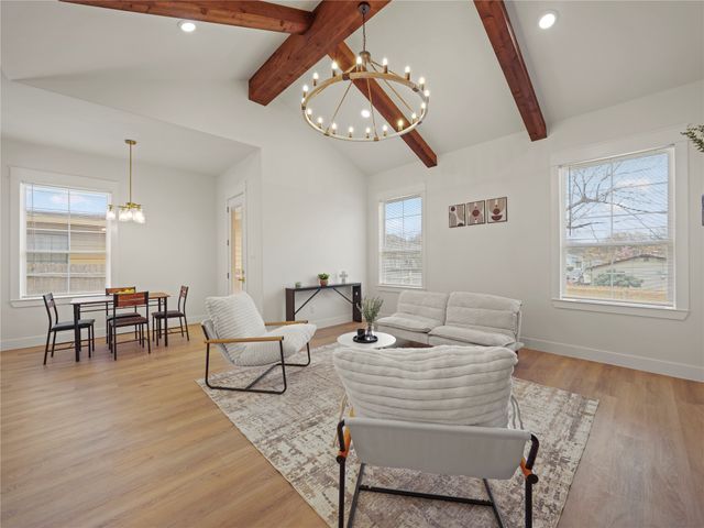 1033 E Bowie Street, Fort Worth, TX 76104