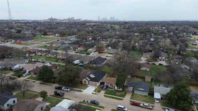 1033 E Bowie Street, Fort Worth, TX 76104