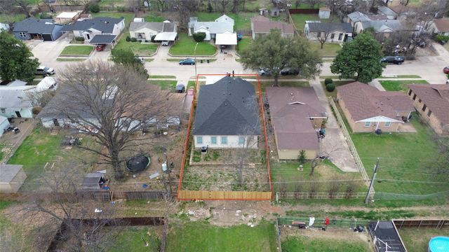 1033 E Bowie Street, Fort Worth, TX 76104