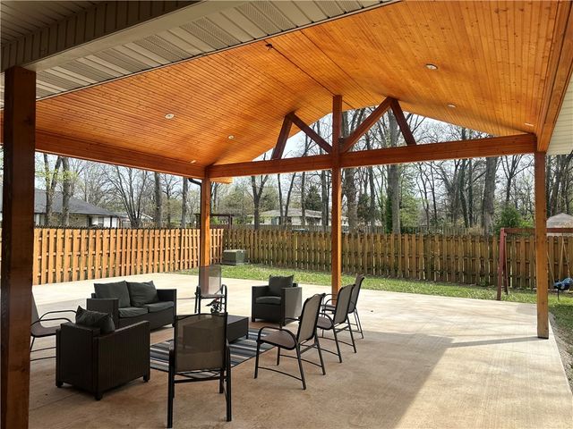 510 Quarter Road, Siloam Springs, AR 72761