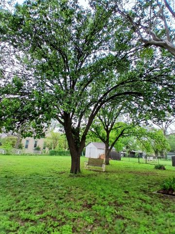 300 NW 2nd Street, Hubbard, TX 76648