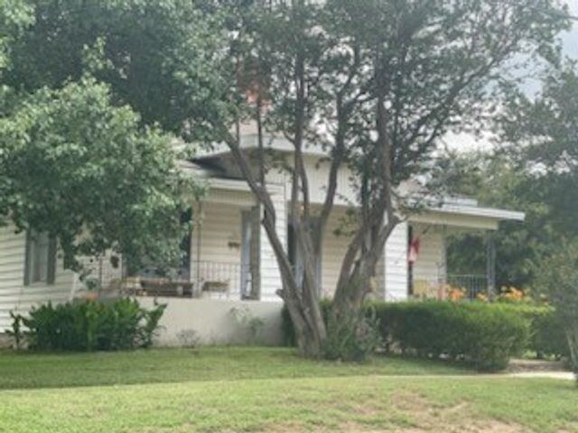 300 NW 2nd Street, Hubbard, TX 76648