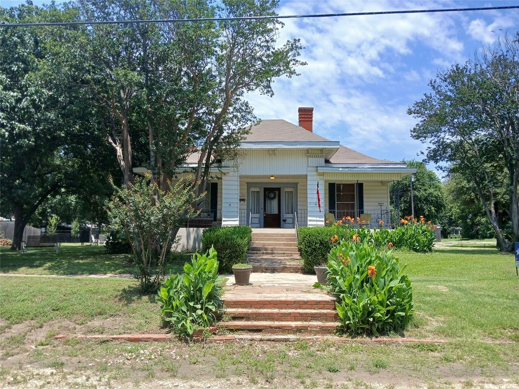 300 NW 2nd Street, Hubbard, TX 76648