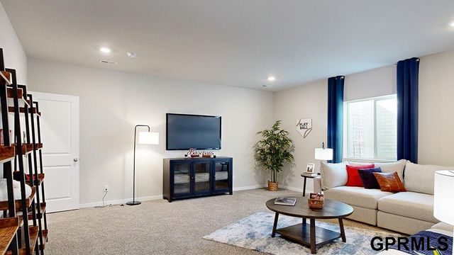 12928 S 67th Street, Papillion, NE 68157