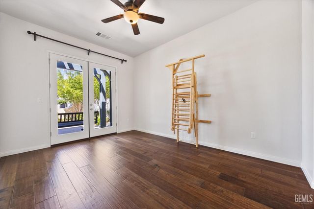 2706 Oakley Street, Bakersfield, CA 93311