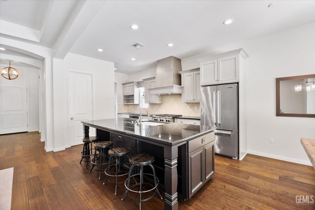 2706 Oakley Street, Bakersfield, CA 93311