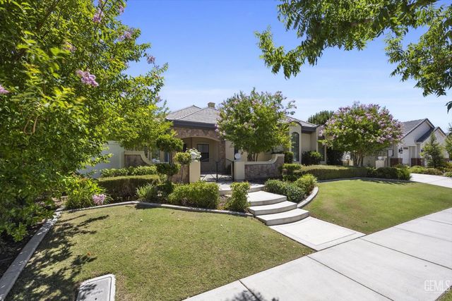 2706 Oakley Street, Bakersfield, CA 93311