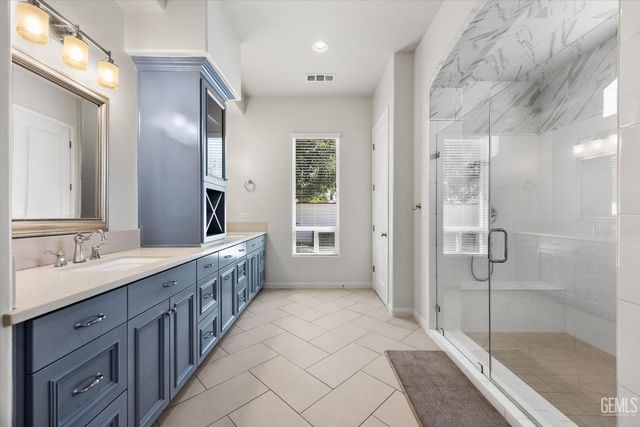 2706 Oakley Street, Bakersfield, CA 93311