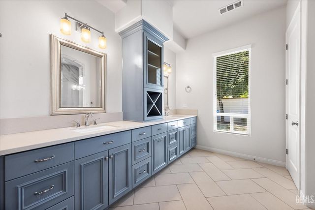 2706 Oakley Street, Bakersfield, CA 93311