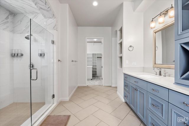 2706 Oakley Street, Bakersfield, CA 93311