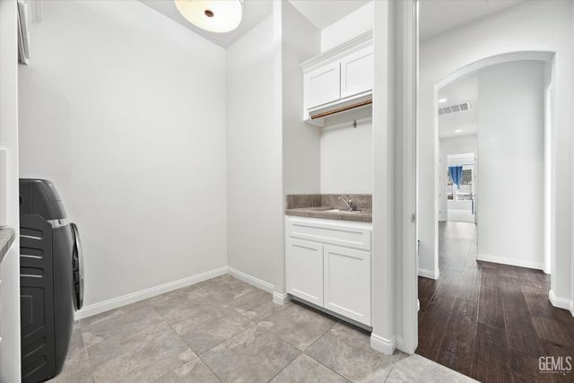 2706 Oakley Street, Bakersfield, CA 93311