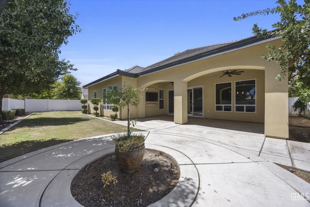 2706 Oakley Street, Bakersfield, CA 93311