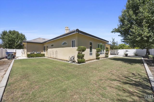 2706 Oakley Street, Bakersfield, CA 93311