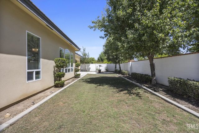 2706 Oakley Street, Bakersfield, CA 93311