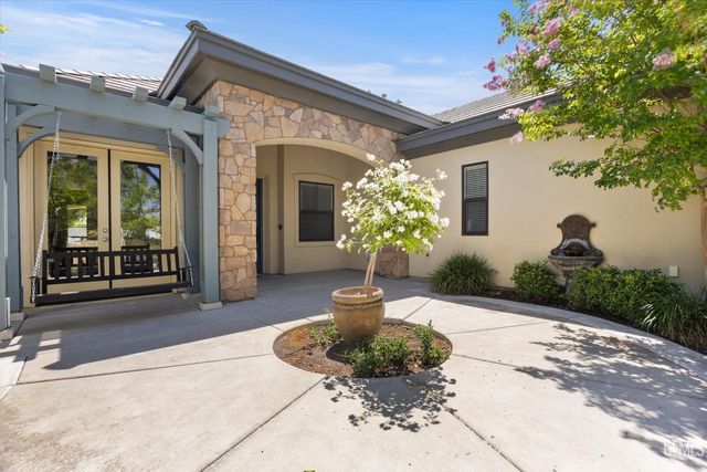 2706 Oakley Street, Bakersfield, CA 93311
