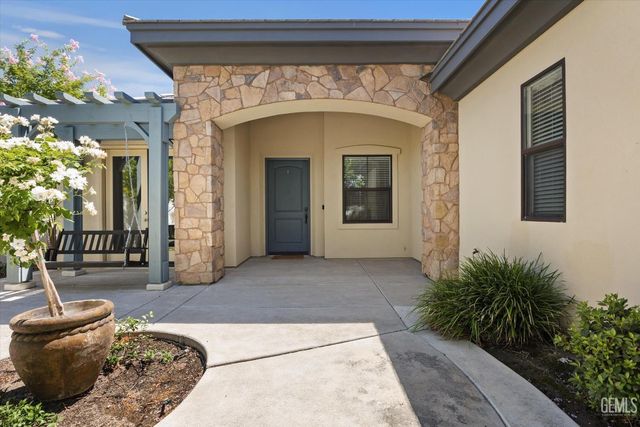 2706 Oakley Street, Bakersfield, CA 93311