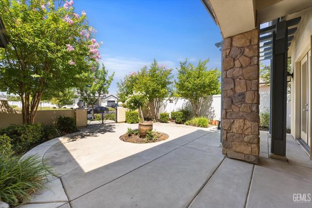 2706 Oakley Street, Bakersfield, CA 93311