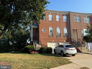943 HERONS RUN LN, Woodbridge, VA 22191