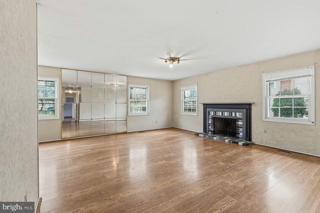 90 TWIN HILL DR, Willingboro, NJ 08046