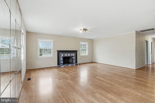 90 TWIN HILL DR, Willingboro, NJ 08046