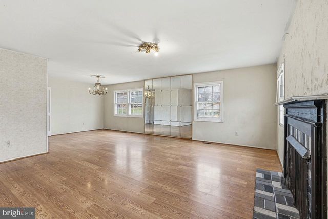 90 TWIN HILL DR, Willingboro, NJ 08046