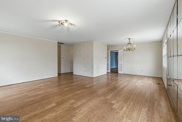 90 TWIN HILL DR, Willingboro, NJ 08046