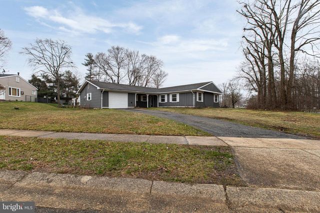 90 TWIN HILL DR, Willingboro, NJ 08046